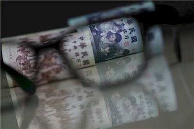 新台幣兌美元匯率延續升值走勢，暌違三年後再現28元 。示意圖 (中央社)