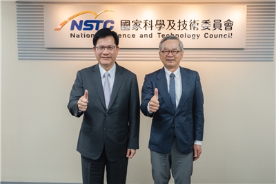 外交部長林佳龍(左)25日與國科會主委吳誠文(右)共同主持雙首長會議。(圖：外交部)
