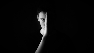 近年兒少性私密影像事件不斷增加，台灣展翅協會今天(25日)呼籲學校要深化性平與數位公民教育青少年。(示意圖 : Pixabay)