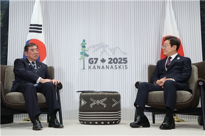 南韓總統李在明17日在加拿大G7峰會場邊與日本首相石破茂首次會面。