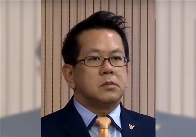 泰國政府發言人吉拉育(Jirayu Houngsub)。 (圖：維基百科)