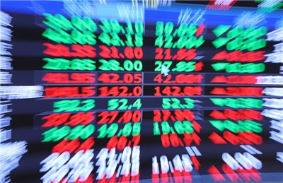 台股19日開盤跌118點。