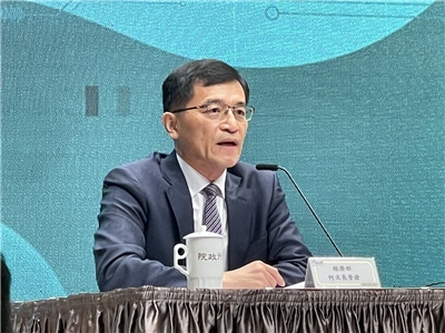 經濟部政務次長何晉滄26日出席行政院院會，政院通過「中部精密智慧新核心推動方案」，加速中部產業轉型升級，形塑具有全球競爭力的智慧製造核心區。(鄭佑漢 攝)