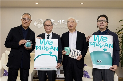 文化部長李遠會見日本文化界貴賓。左起橫濱市藝術文化振興財團業務執行理事小野晉司、文化部長李遠、東京影展資深策展人石坂健治、文化部文化交流司長紀東陽。(文化部提供)