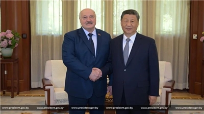 中國國家主席習近平（右）4日上午在中南海會見白俄羅斯總統盧卡申科。 (圖：取自白俄羅斯總統辦公室)