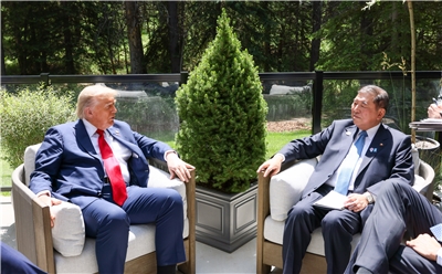 美國總統川普與日本首相石破茂在加拿大G7峰會場邊會談。 (圖:X@kantei)