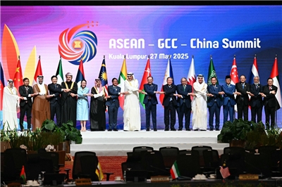 除了軍事，美國是否在印太戰略佈局中佔有優勢？圖為「東盟(東協)—中國—海合會（海灣阿拉伯國家合作委員會）峰會」。(資料圖片：AFP)