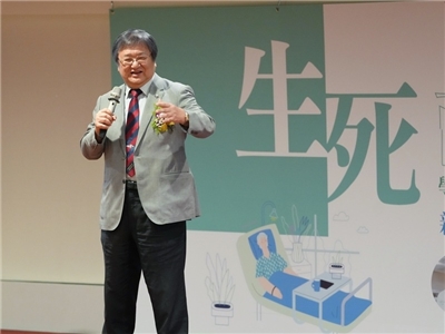 衛福部長邱泰源15日出席「生死兩相安：學會與臨終病人說再見」新書分享會。