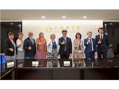 陸委會主委邱垂正(中右)10日接見法國國民議會友台小組主席巴緹斯黛(Marie-Noelle Battistel，中左) (陸委會提供)