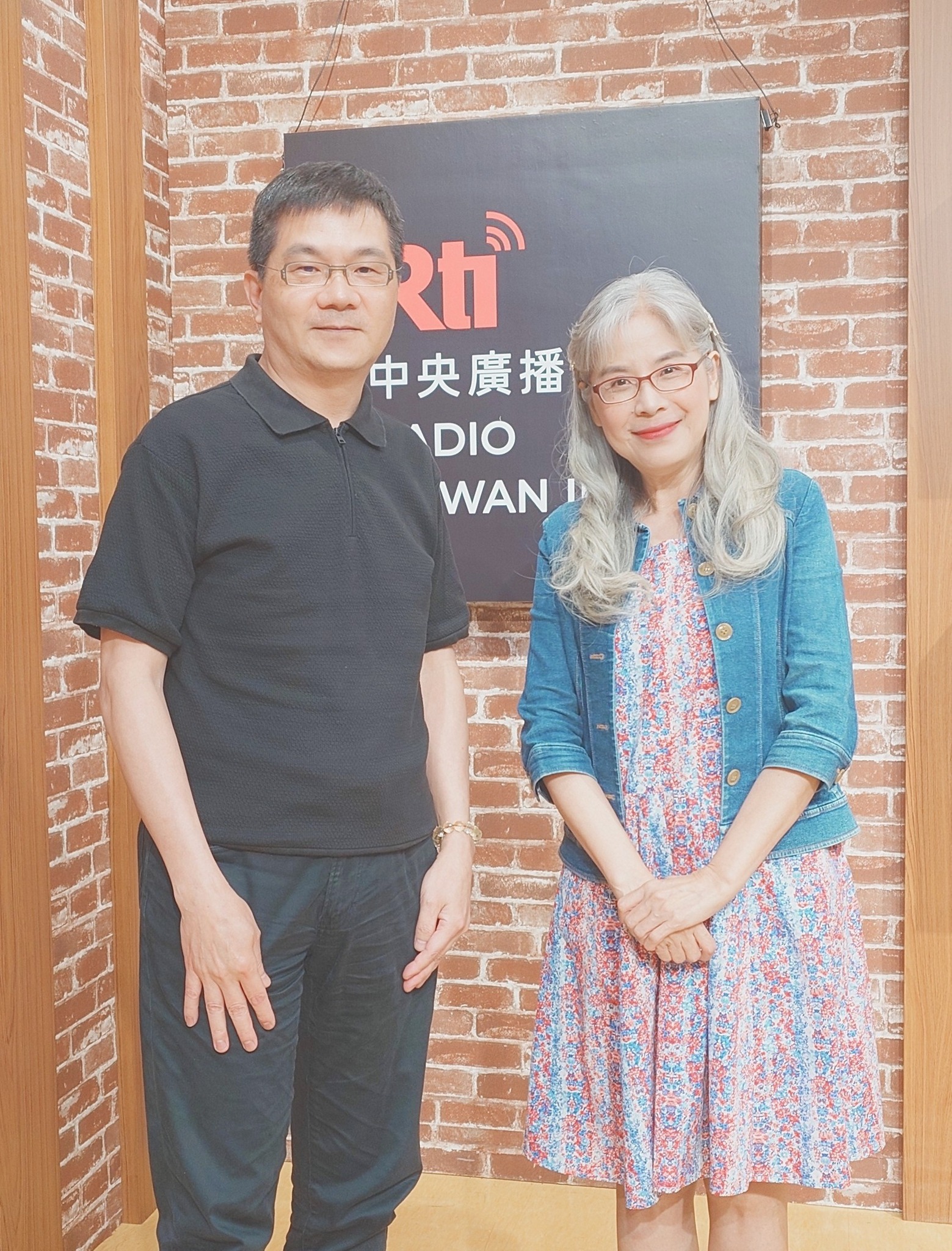 Voice to the World節目主持人介文，專訪富瑜文教基金會朱玉昌執行長