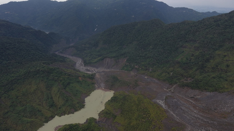雲林古坑鄉草嶺村受連日降雨影響，發生邊坡崩塌滑落導致河道阻塞，並形成堰塞湖。第四河川分署9日
表示，目前正在了解堰塞湖壩體規模及回水影響範圍，研擬進一步處理方案。（草嶺居民蘇大昆提供/中央社)

