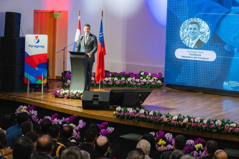 PD
巴拉圭總統潘尼亞重申挺台立場
巴拉圭總統潘尼亞（Santiago Pena，另譯：貝尼亞）
於當地時間14日與林佳龍共同出席「巴拉圭招商投資
說明會」，潘尼亞致詞重申堅定支持台灣的立場。
（外交部提供）
中央社記者楊堯茹傳真　114年7月15日
