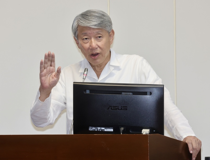 經濟部長郭智輝。
