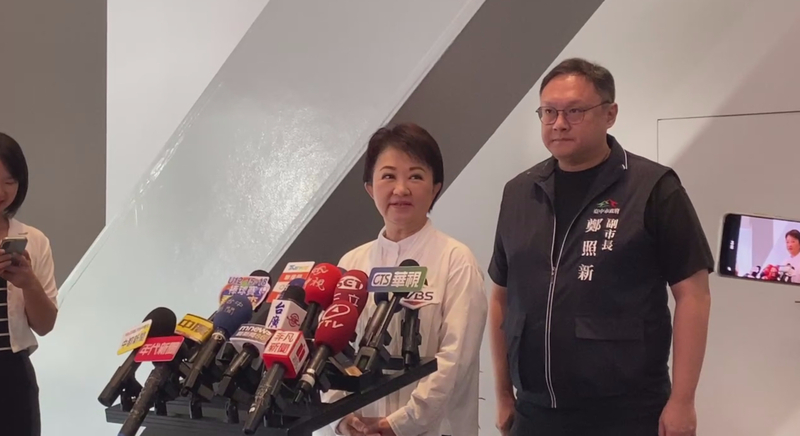 守住罷免潮，台中市長盧秀燕(中)29日接受媒體聯訪時表示，投票結果是市民智慧選擇，也是所有立委努力的結果。（台中市府提供）
