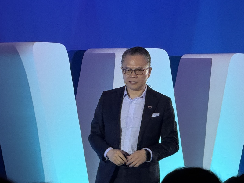 亞馬遜公司（Amazon）旗下雲端運算服務AWS 29日舉辦台灣雲端高峰會，AWS台灣暨香港總經理王定愷
（圖）開幕演講表示，沒有雲端就沒有人工智慧（AI），如果沒有雲端大腦的支持，邊緣運算的能力
會非常有限。