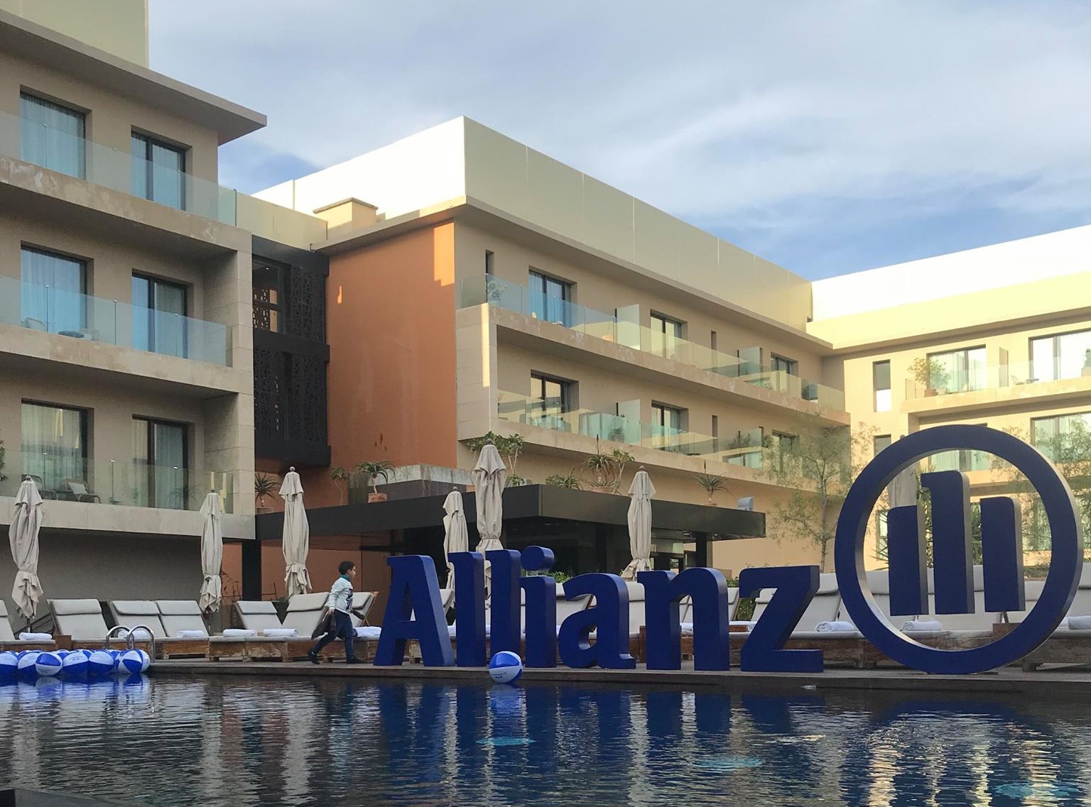 美國保險業巨頭安聯人壽遭遇駭客攻擊，大量美國客戶個資被竊走。(FB@Allianz)