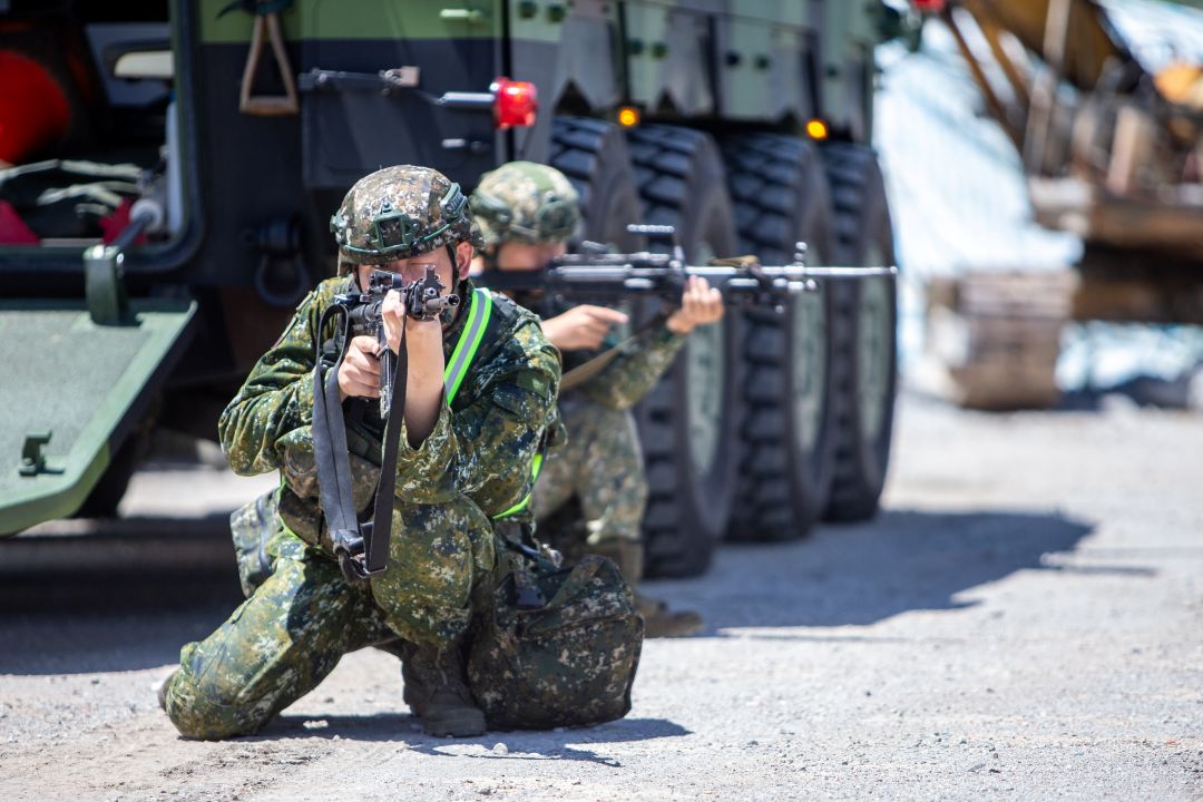 漢光41演習最終日(18日)，國防部第三作戰區官兵受命後，轉進至最後抵抗陣地。(圖：國防部提供)