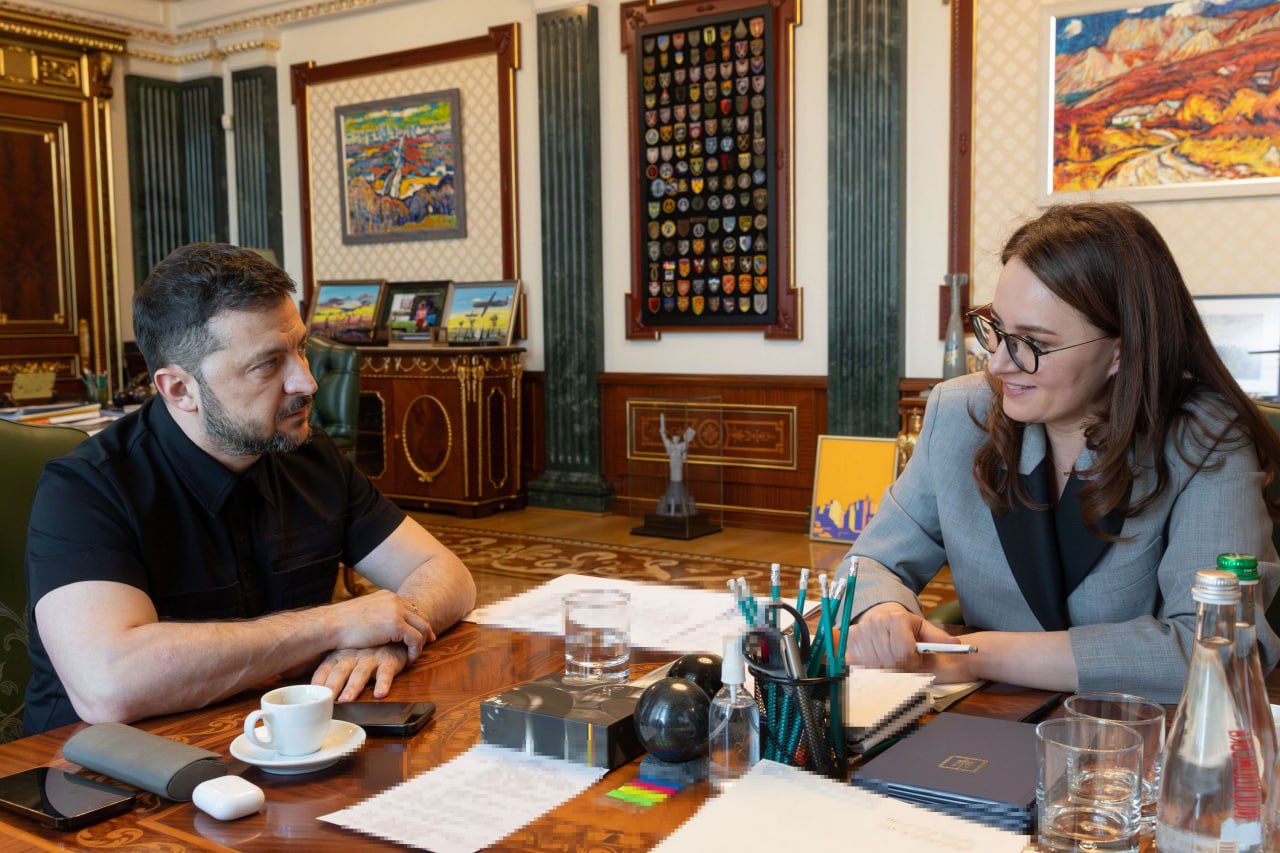 烏克蘭總統澤倫斯基(Volodymyr Zelenskyy)14日宣布，已提名現任第一副總理兼經濟部長斯維里登科(Yuliia Svyrydenko,右)出任新任總理。 (圖:X@Svyrydenko_Y)