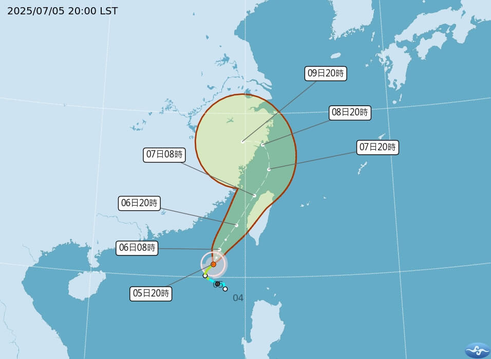 颱風丹娜絲5日晚間中心在鵝鑾鼻西南西方海面，向北北東轉東北移動，對嘉義以南及澎湖構成威脅。(氣象署提供)