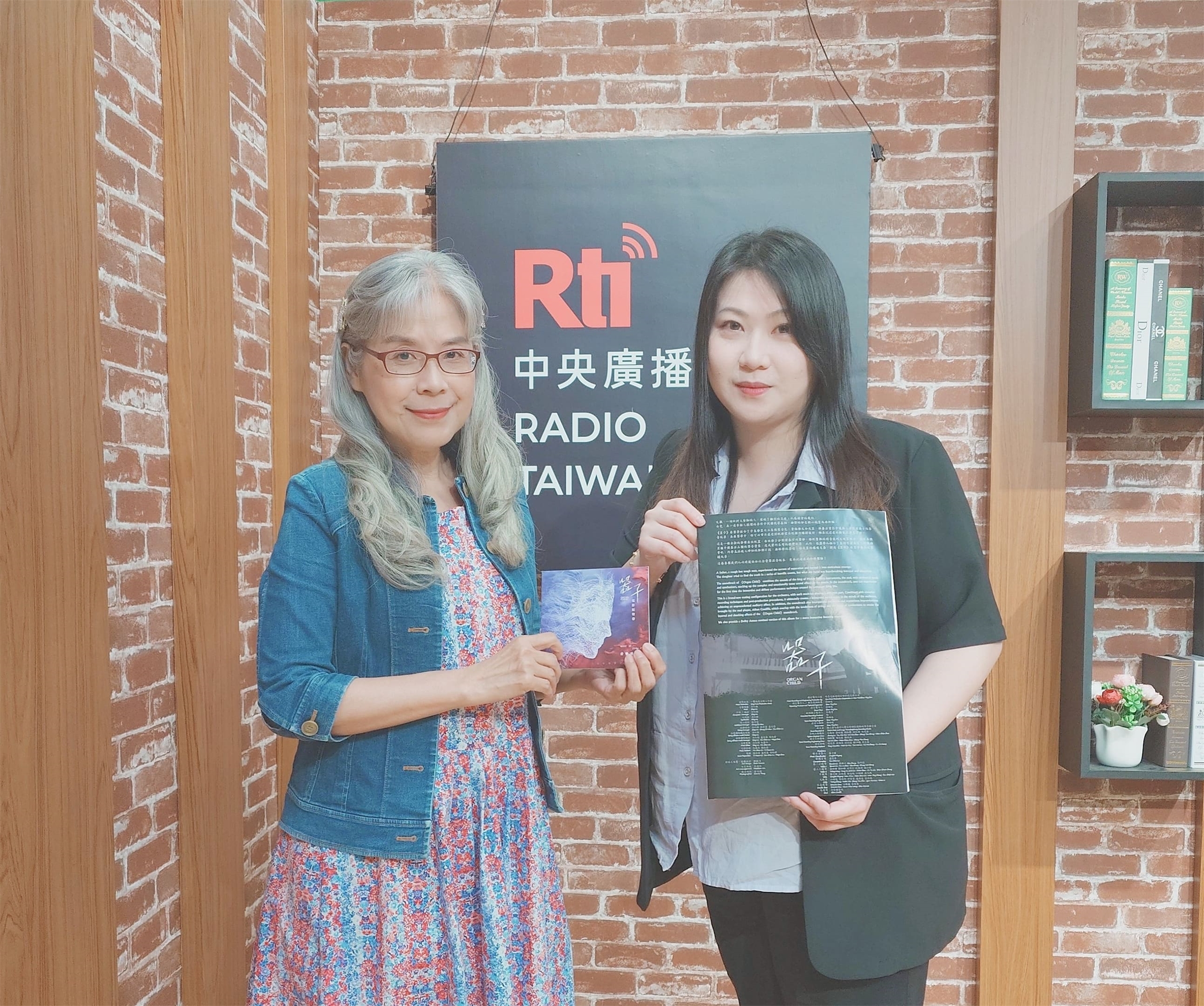 Voice to the World節目主持介文，專訪鬼片體感配樂女王 吳欣穎老師