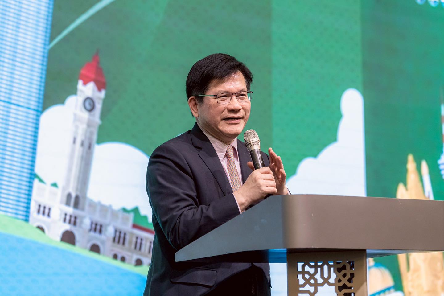 外交部長林佳龍18日出席亞洲台灣商會聯合總會理監事聯席會議午宴。(FB@林佳龍)