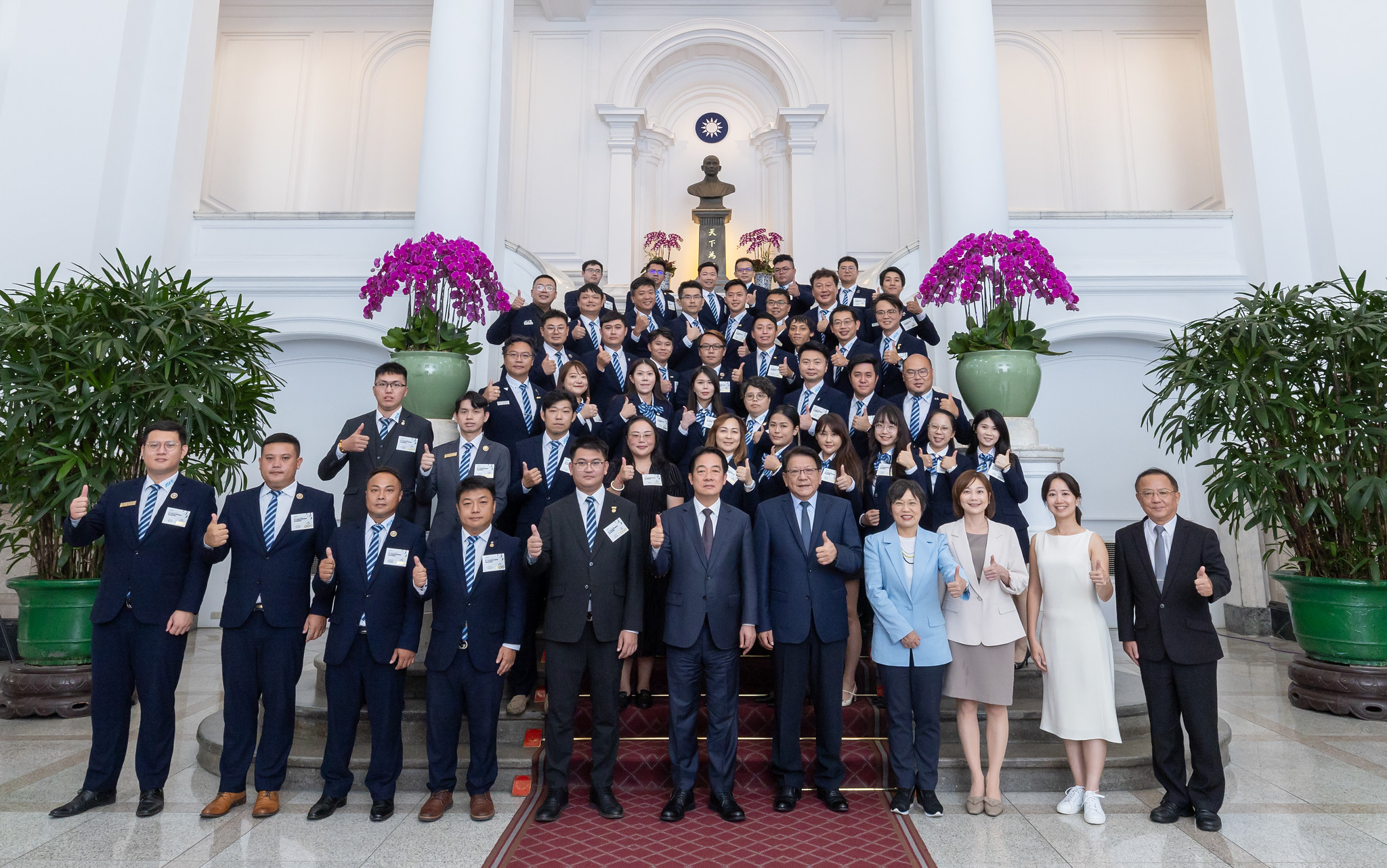 賴清德總統23日下午在總統府接見「國際青年商會中華民國總會第73屆理監事暨全國首席代表」。(圖：總統府)