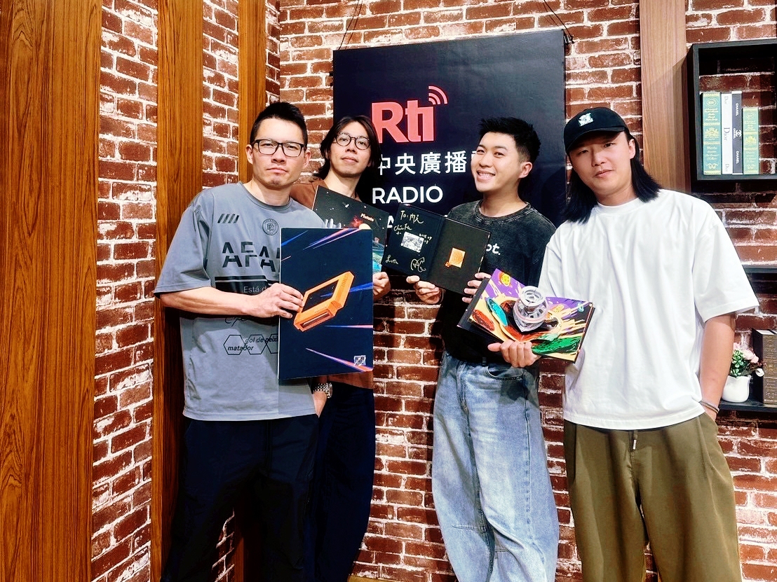 主持人內克（左三）與Plutato樂團