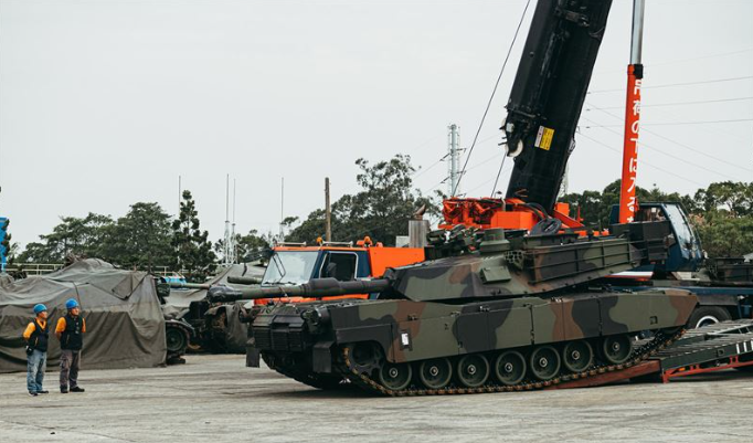 台灣對美採購108輛「地表最強戰車」的M1A2T戰車，首批已在2024年底抵台。資料照。(圖：青年日報)
