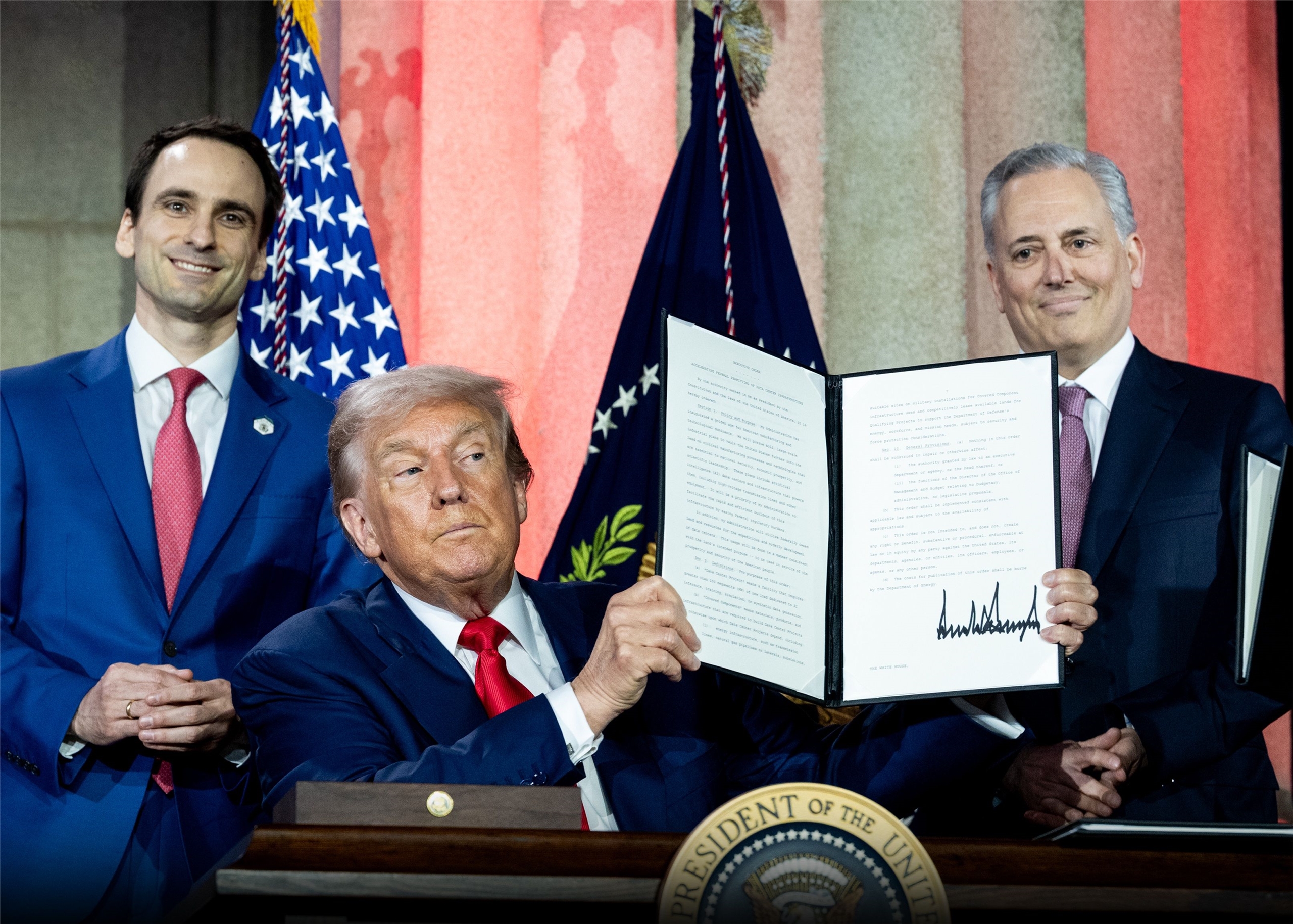 美國總統川普23日簽署行政命令，啟動「AI行動計畫」。 (圖:X@whitehouse)