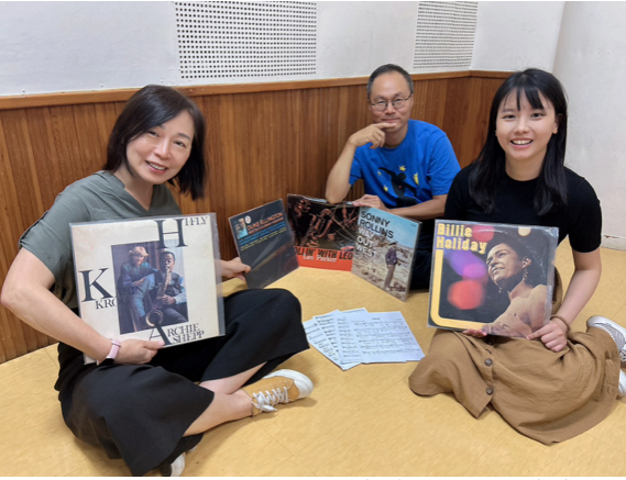 庭昀(右) 鴻鴻(中後) 徐凡(左)