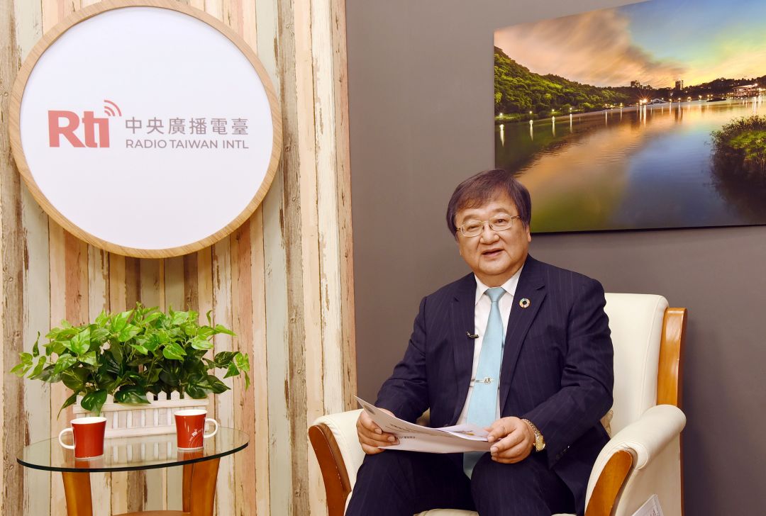衛福部長邱泰源14日接受央廣專訪。(江麗華 攝)