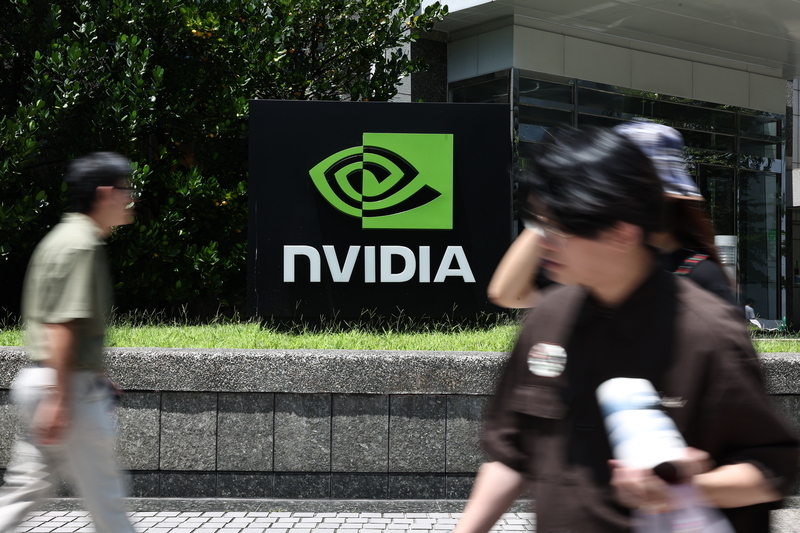 人工智慧（AI）晶片大廠輝達（NVIDIA）28日發布的財報可能指出，第2季營收成長1倍以上，若順利繳出亮眼數據，將可成為科技股下一個關鍵催化劑。圖為台北市內湖區輝達台灣分公司外觀。中央社記者翁睿坤攝　113年8月27日 (圖：中央社)