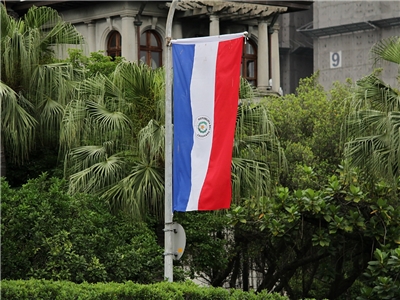 外交部長林佳龍率團訪問巴拉圭，慶祝台巴歷久彌新邦誼並深化經貿合作。圖為巴拉圭國旗 (央廣檔案/記者王照坤 攝)