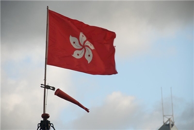 香港風光表面下的沉默哀歌，圖為香港特別行政區區旗。(圖：foter)