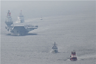 中共山東艦航母3日上午進入香港水域。 
