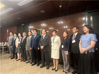 總統府秘書長潘孟安18日率大法官被提名人拜會民進黨團。(趙婉淳 攝)