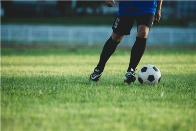 中國擁有廣大足球迷，但中國足球隊在FIFA世界排名中僅位居第94，甚至落後歐洲小國盧森堡。示意圖。(Freepik圖庫)