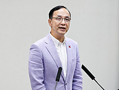 賴清德總統今天(1日)發表「團結國家十講」第4講，以國防為主題。國民黨主席朱立倫(圖)表示，賴總統一邊高談軍事安全，一邊卻持續誤導、攻擊在野黨。(資料照/中央社)
