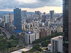 金管會23日表示，截至今年第2季底，銀行辦理以房養老業務累計核貸9642件、累計核貸額度約新台幣558億元，持續穩定成長。 (示意圖：中央社)