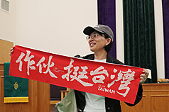 PD
民進黨立委蘇巧慧訪美
民進黨立委蘇巧慧1日在大華府地區分享立法院觀
察，也強調公民社會從太陽花到大罷免都展現「拒向
中國傾斜」意志。
中央社記者鍾佑貞馬里蘭州德伍攝  114年7月2日
