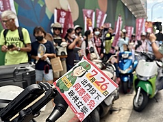 726罷免案投票前最後黃金週末，「反共護台大遶境」回防北市號召群眾。示意圖。