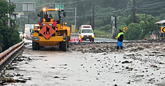公路局表示，截至10日傍晚5時，高雄山區仍有4處省道路段採取預警性封閉，台東也有4處路段出現災情，另外在嘉義及高雄也有2處災阻路段。(圖：中央社)
