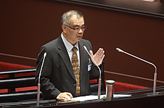 立法院全院委員會10日審查大法官被提名人蕭文生。
