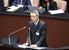 司法院大法官被提名人詹鎮榮14日下午列席立院，接受全院委員會資格審查及質詢。
