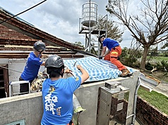 政府及民間志工全力投入嘉南地區救災。（中央災害應變中心提供）
