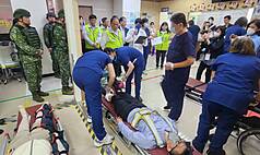 澎湖城鎮韌性防空演習18日舉行，防空警報在上午10時發放後，全縣1市5鄉同步實施車輛管制與人員避難，澎湖縣衛生局在第一衛生所進行戰後大規模傷患搶救。