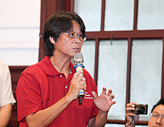 台師大女足抽血案涉案教練周台英19日首度公開露面說明、致歉並回應媒體提問。