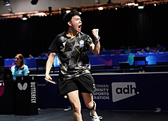 2025德國萊茵魯爾世界大學運動會20日進行的桌球男子團體賽4強賽，台灣隊靠著「柚子同學」高承睿個
人獨攬2點，最終擊敗勁敵日本，順利闖進冠軍戰。（大專體總提供）