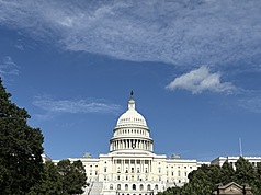 美國聯邦眾議院21日口頭無異議通過跨黨派「台灣衝突嚇阻法案」，要求政府在中國對台採取軍事行動
時，揭露中共高官在美持有的資金。圖為美國國會大廈。