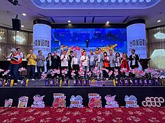 台南市政府與新加坡新台灣館在新加坡舉辦台南夏季果品、農漁產品推廣活動，展示芒果、八田米等物產魅力。（新加坡新台灣館提供）